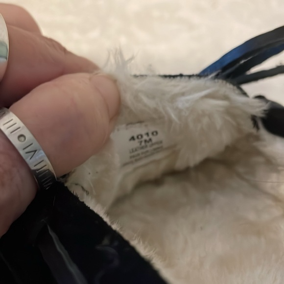 Minnetonka Black leather slippers Sz. 7M - Picture 11 of 16